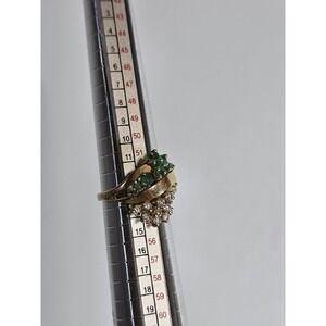 Vintage 14K Yellow Gold Green & Clear Stone Floral Cluster Ring – Size 7